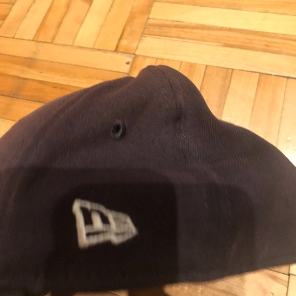 5/15$ New Era Red and Black Hat Bold Design​​ - Picture 2 of 3